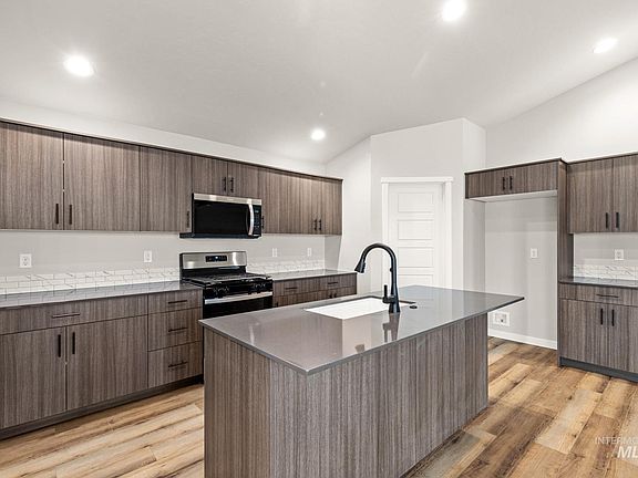 5th image of 18391 N Sweet William Ave