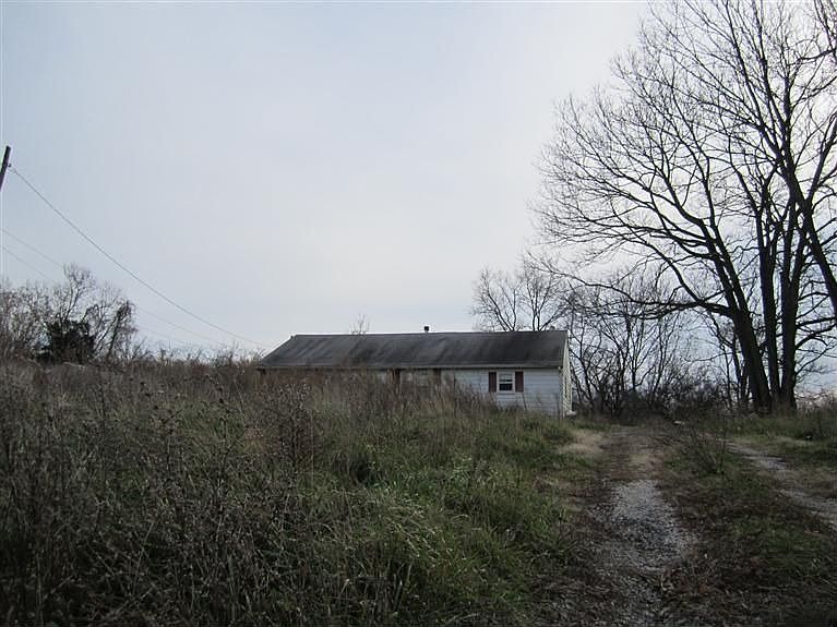2nd image of 2925 Senour Rd