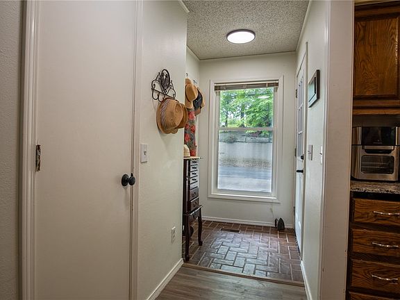 3rd image of 12 Barbara Ln