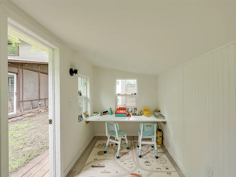 406 Arbor Ln — Photo 37