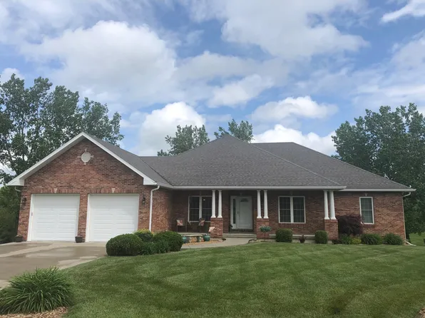 1950 Lakeview Dr, Chillicothe, MO 64601