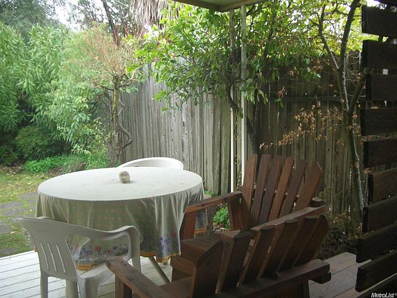 4th image of 28 Cedar Cir