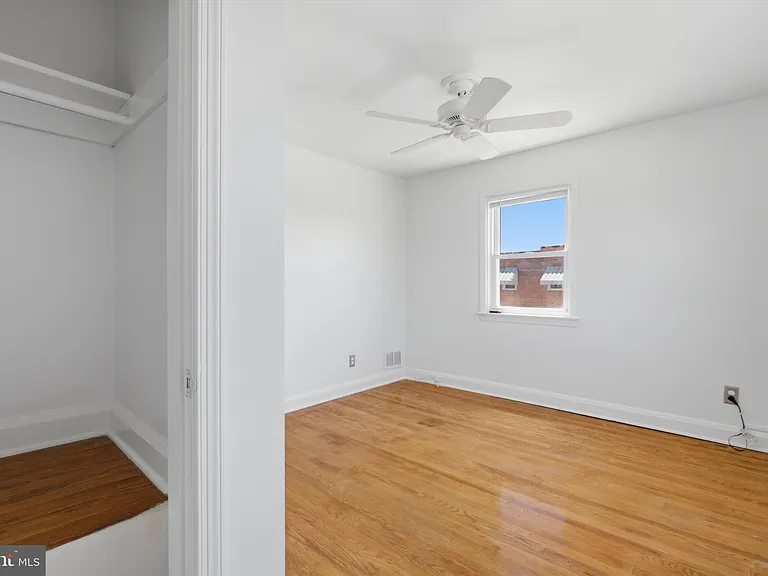 363 Gusryan St — Photo 15
