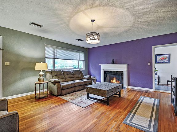 5th image of 2940 Apache Ave