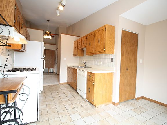 3rd image of 4924 Circle Ct APT 411
