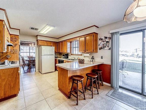 5th image of 420 S Lake Ct