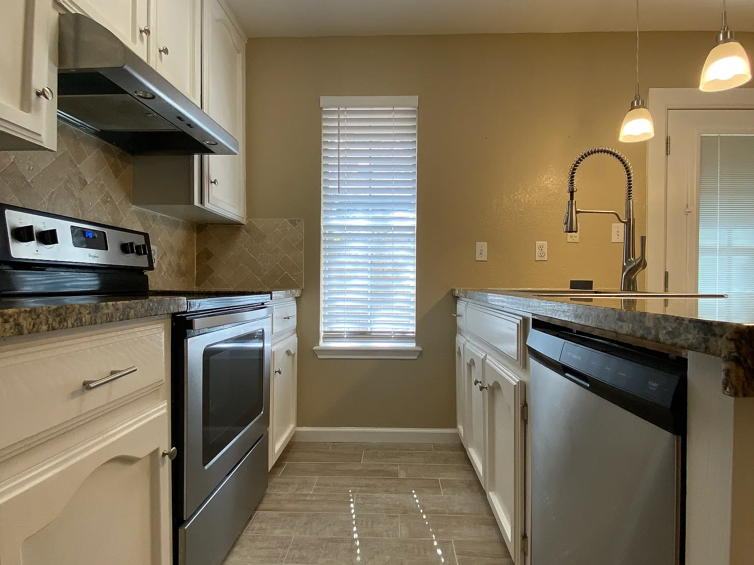 713 Mynah Ave — Photo 4