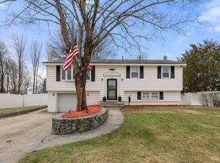 36 New Caster Dr, Lowell, MA 01854