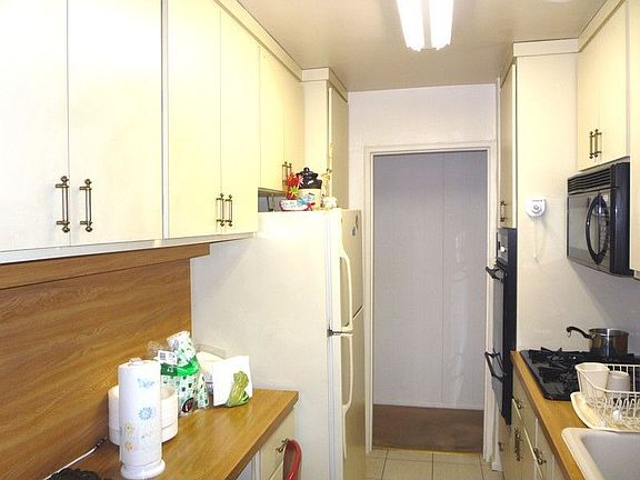 3rd image of 88-29 155th Ave APT 4D