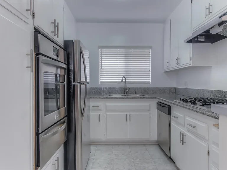 11818 Darlington Ave — Photo 2