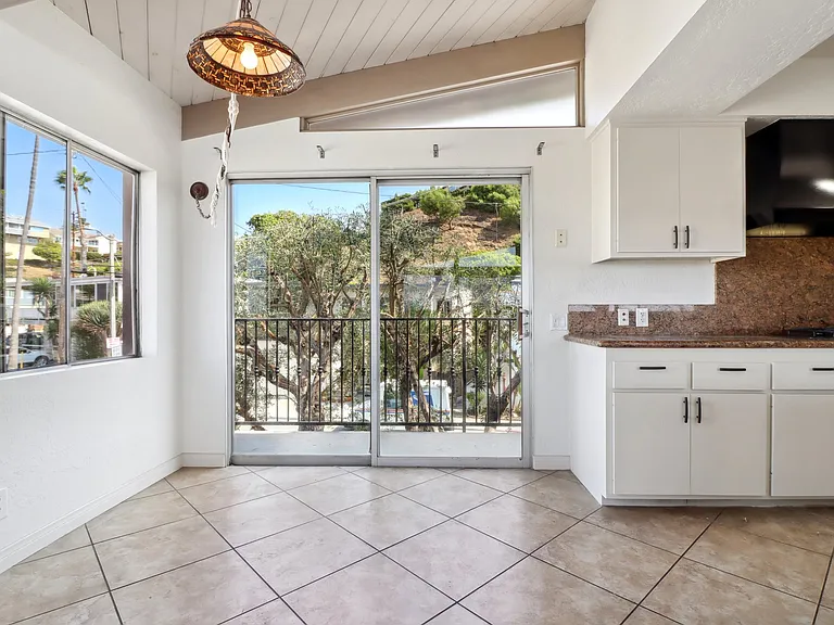 Pershing Dr — Photo 17
