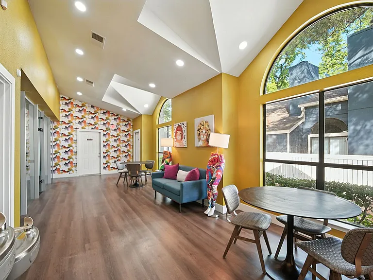 The Vale Apartments and Townhomes — Photo 10