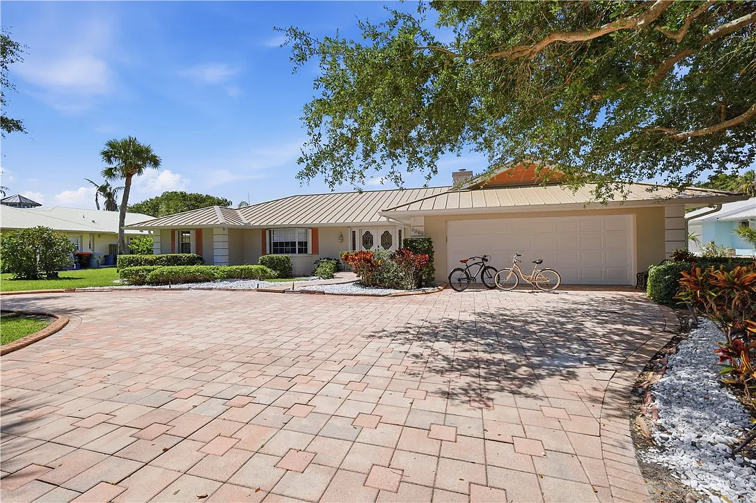 4 bed, $9,500 — Photo 2