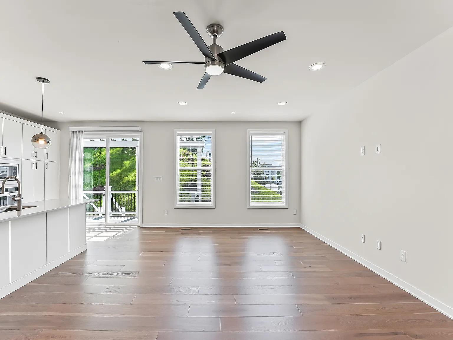 3 bed, 3.5 bath, 2800 sqft, $4,195 — Photo 4