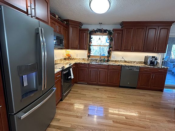 3rd image of 1011 Prestwood Dr SE
