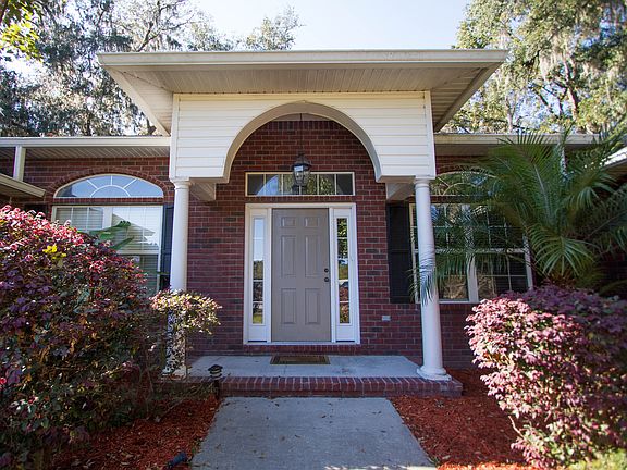 3rd image of 931 NW Savannah Cir