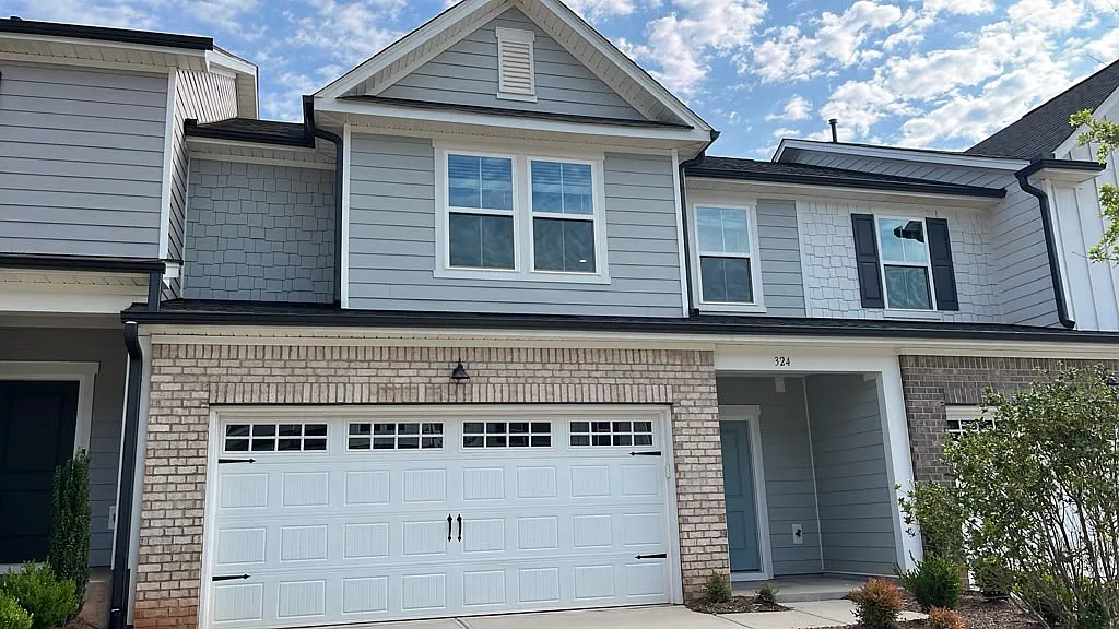 3 bed, 2.5 bath, 1861 sqft, $2,095 — Photo 1