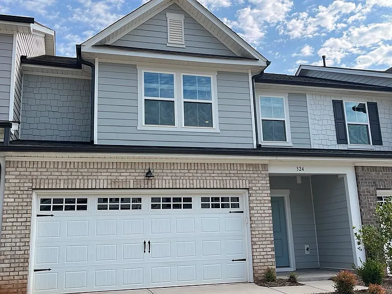 324 Glen Clova Dr — Photo 1