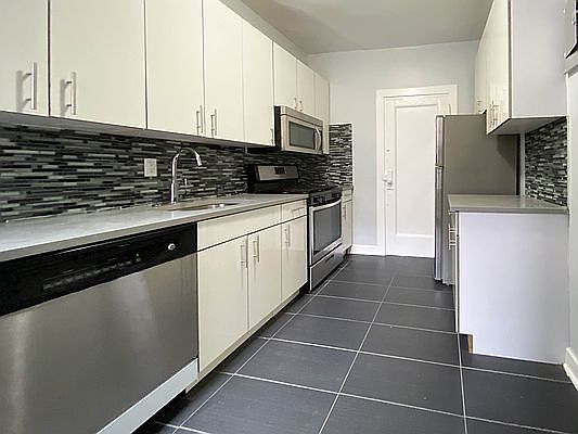 1st image of 538 E 21st St APT B8