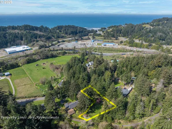 28397 Mateer Rd, Gold Beach, OR 97444