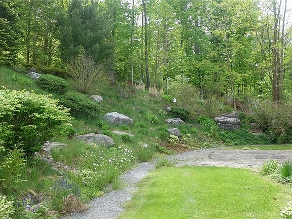 5th image of 21 Kinderwood Dr