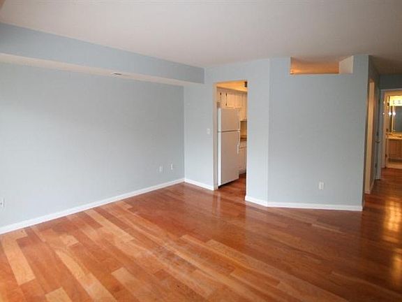 4th image of 2211 S Huron Pkwy APT 1