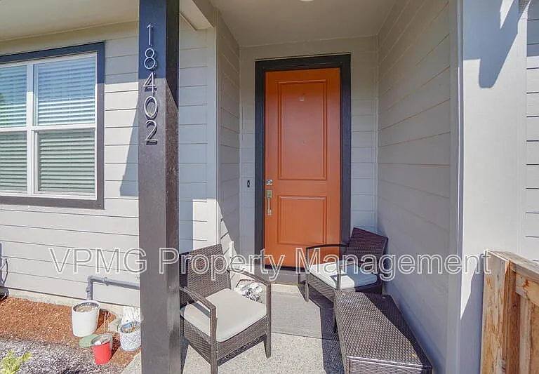 18402 NE 46th Pl — Photo 2