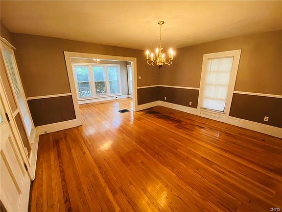 5th image of 175 Groton Ave