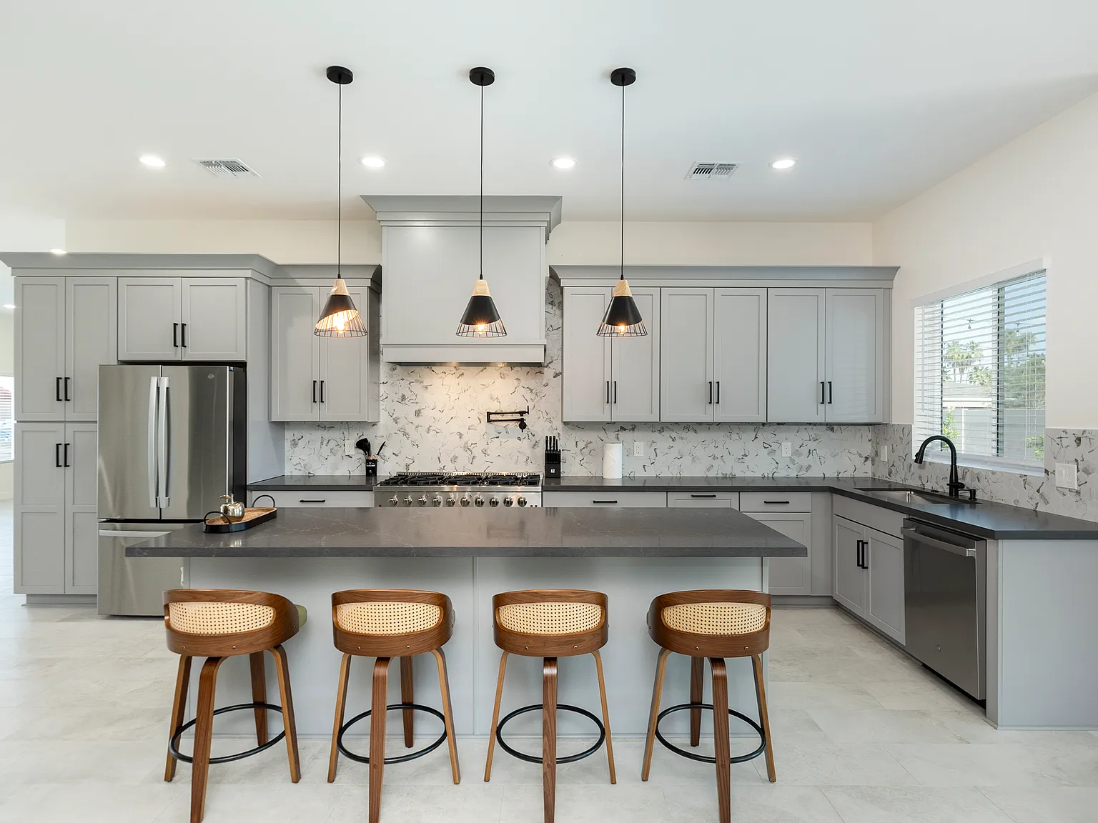 4 bed, 3.5 bath, 3008 sqft, $10,000 — Photo 3