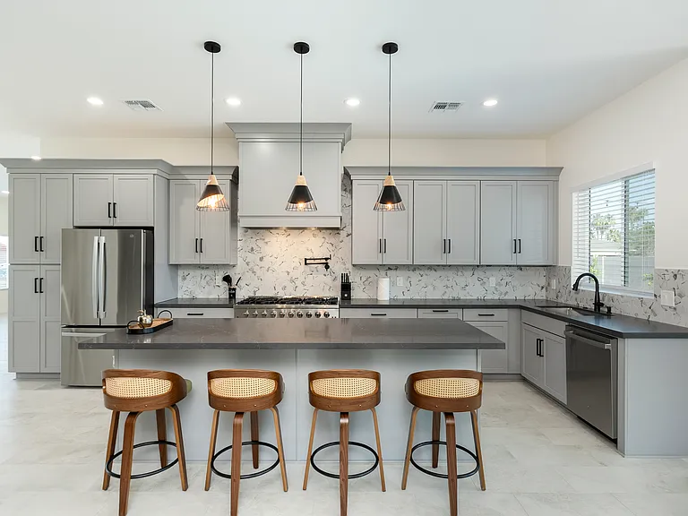 5049 E Shaw Butte Dr — Photo 3