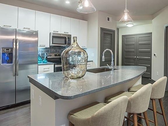 5th image of 2900 E 16th St #1005