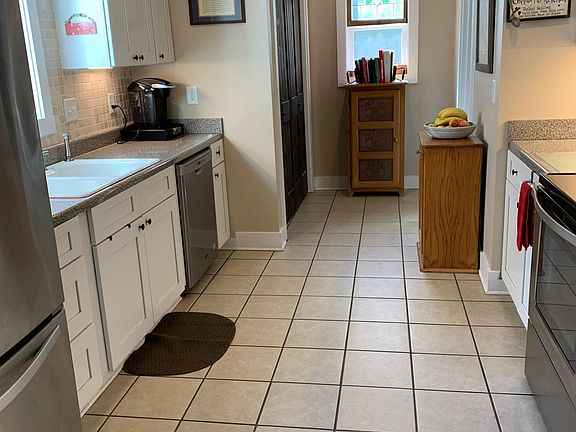 Kitchen & laundry room area