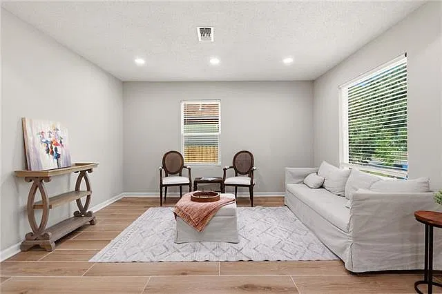 3 bed, 2.0 bath, 1341 sqft, $2,200 — Photo 4