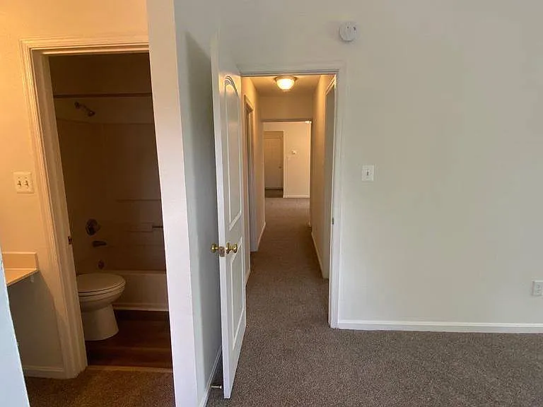 8601 Falls Run Rd #I — Photo 20