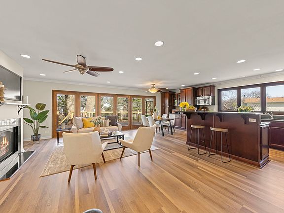 4th image of 23W310 Saint James Ct