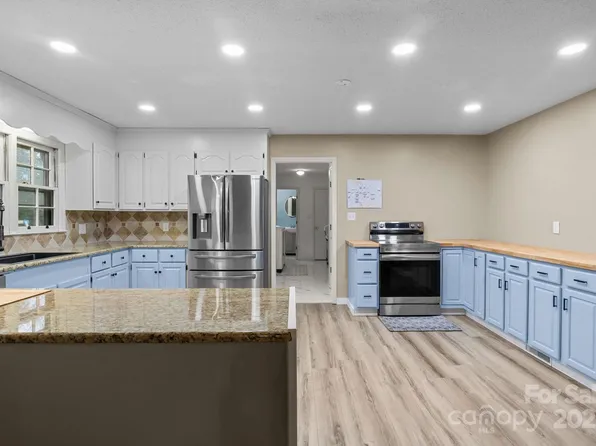 153 Larue Cir, Statesville, NC 28625