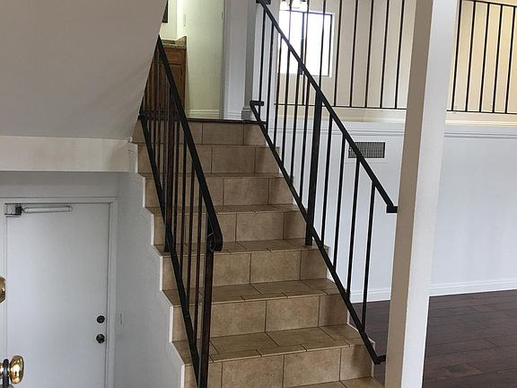 4th image of 26001 Alizia Canyon Dr Unit B