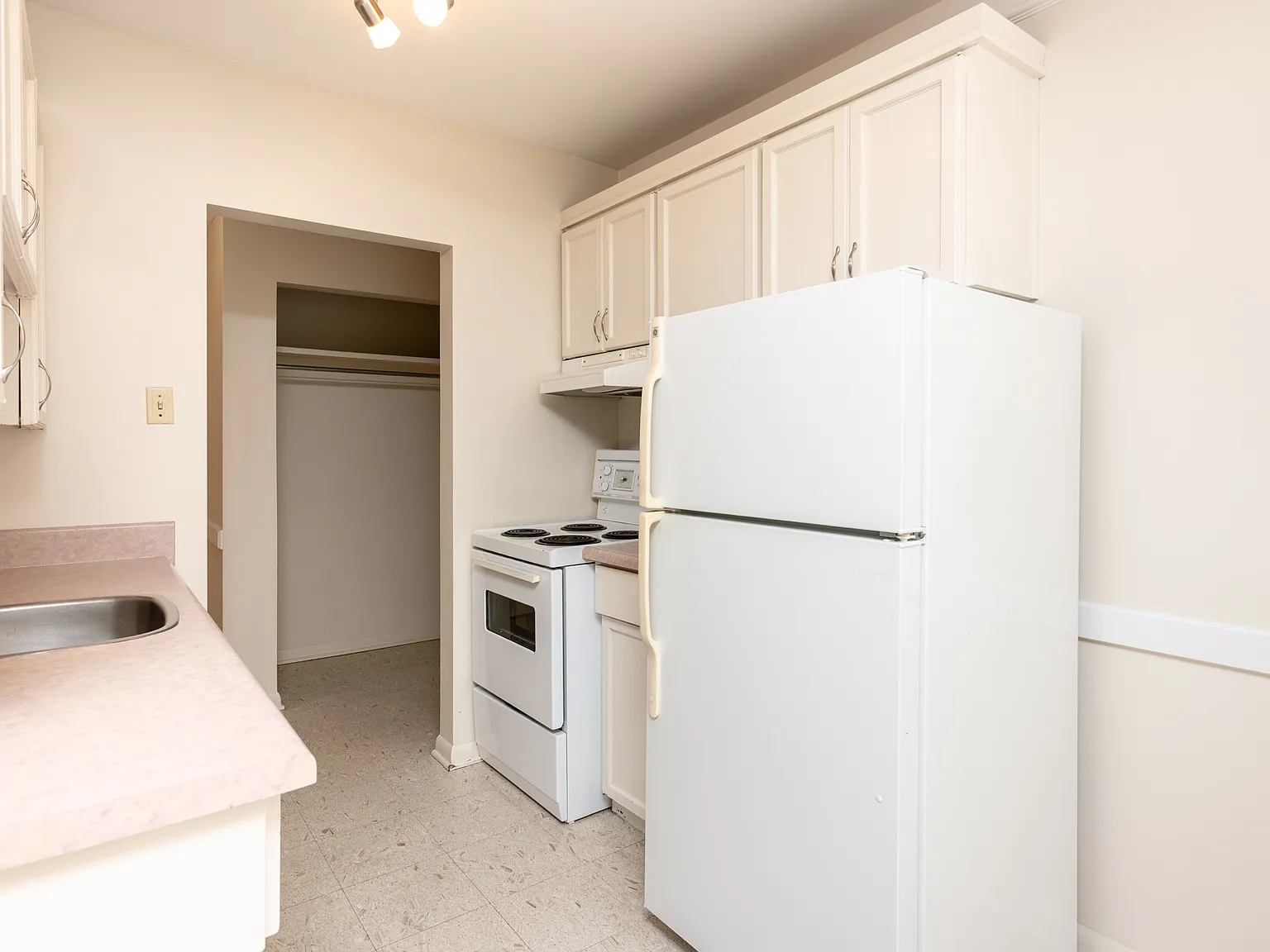 365 Edison Avenue — Photo 2