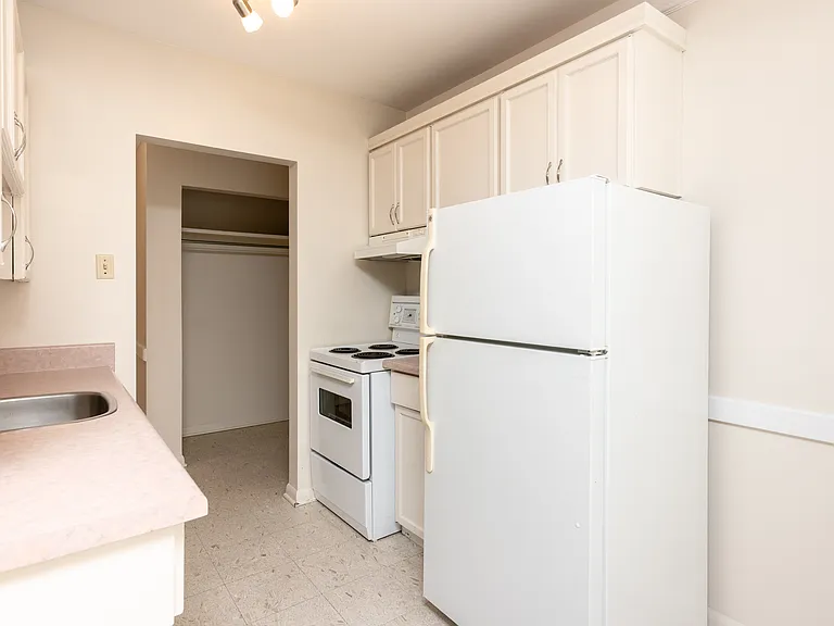365 Edison Ave #202 — Photo 2