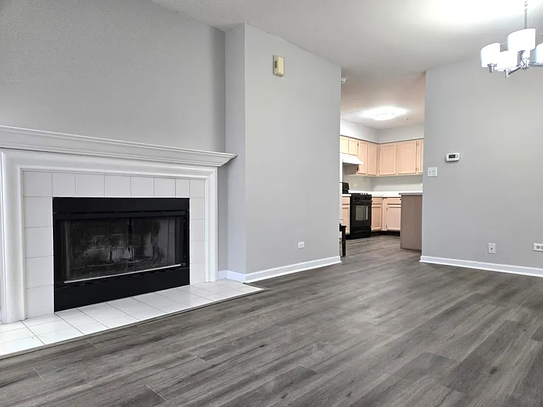 1325 Orleans Dr — Photo 2