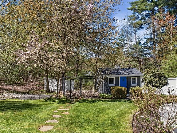 5th image of 4 Fieldstone Ct