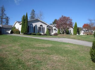 591 Mayapple Trl, Lewisburg, WV 24901