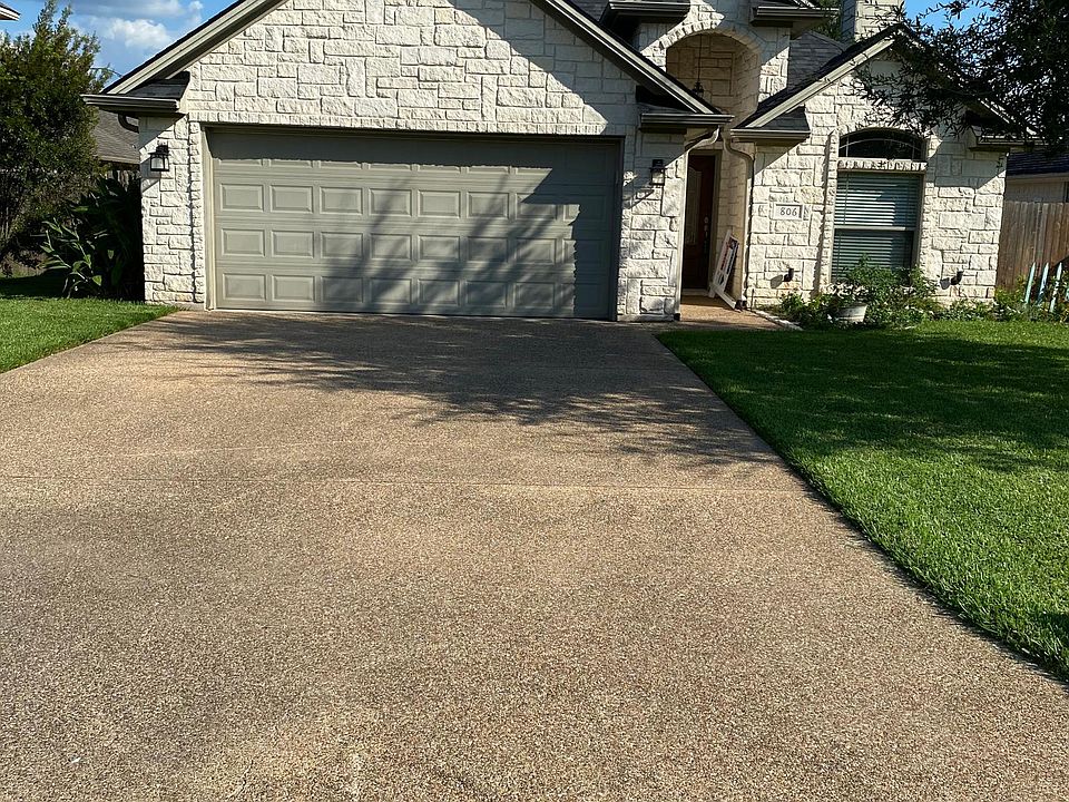 1st image of 806 Emerald Dove Ave