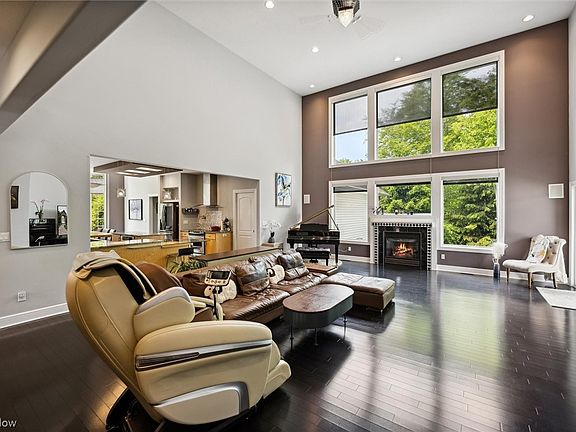 4th image of 155 Linwood Ln