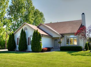 100 McKenzie Rd, Mukwonago, WI 53149