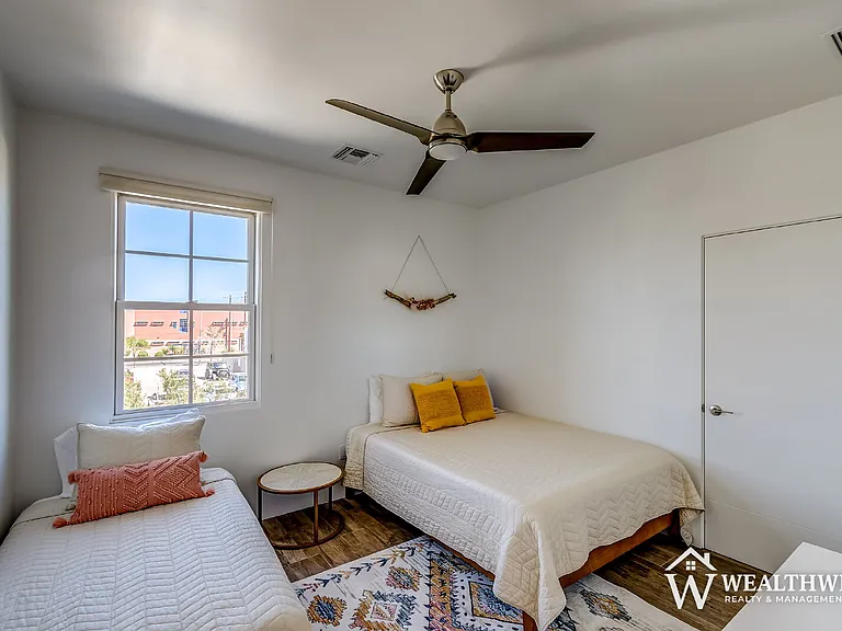 879 W Paseo De Los Zanjeros — Photo 22
