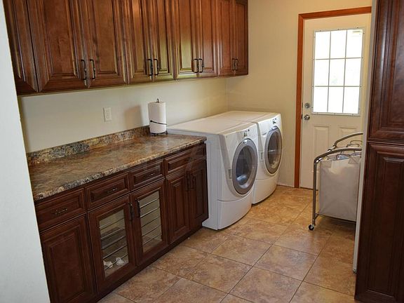 2nd image of 1312 Cherry Pl NE