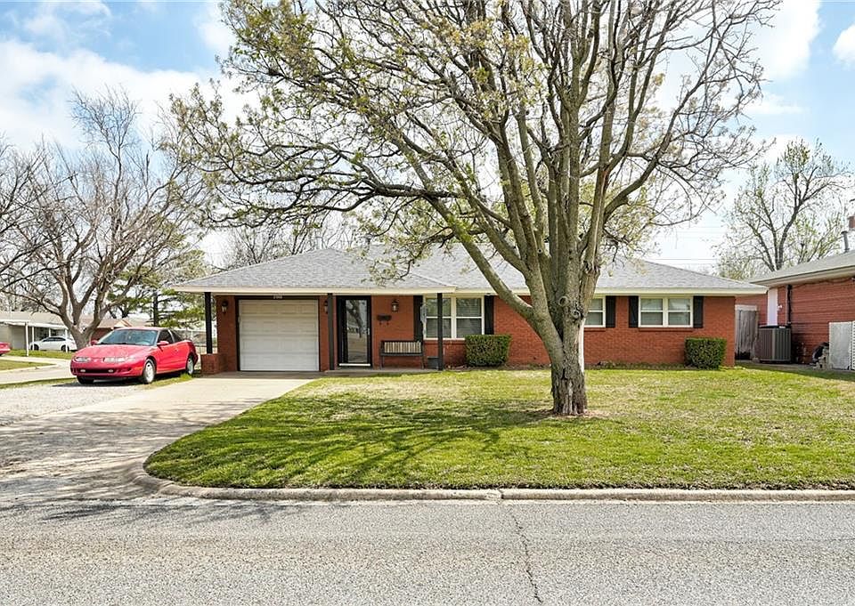 1st image of 2000 Vickie Dr