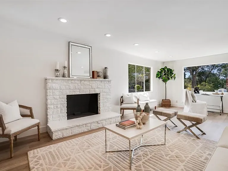 Parrott Dr — Photo 2