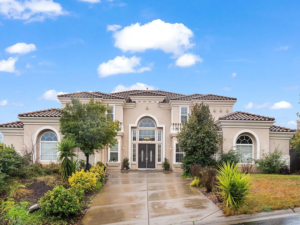 1st image of 321 Belle Ct